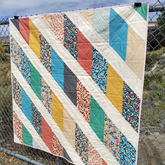 🎄🎁🎄Modern Multi-Color Lap Quilt: Retro Floral Geometric Design - Picture 2 of 3